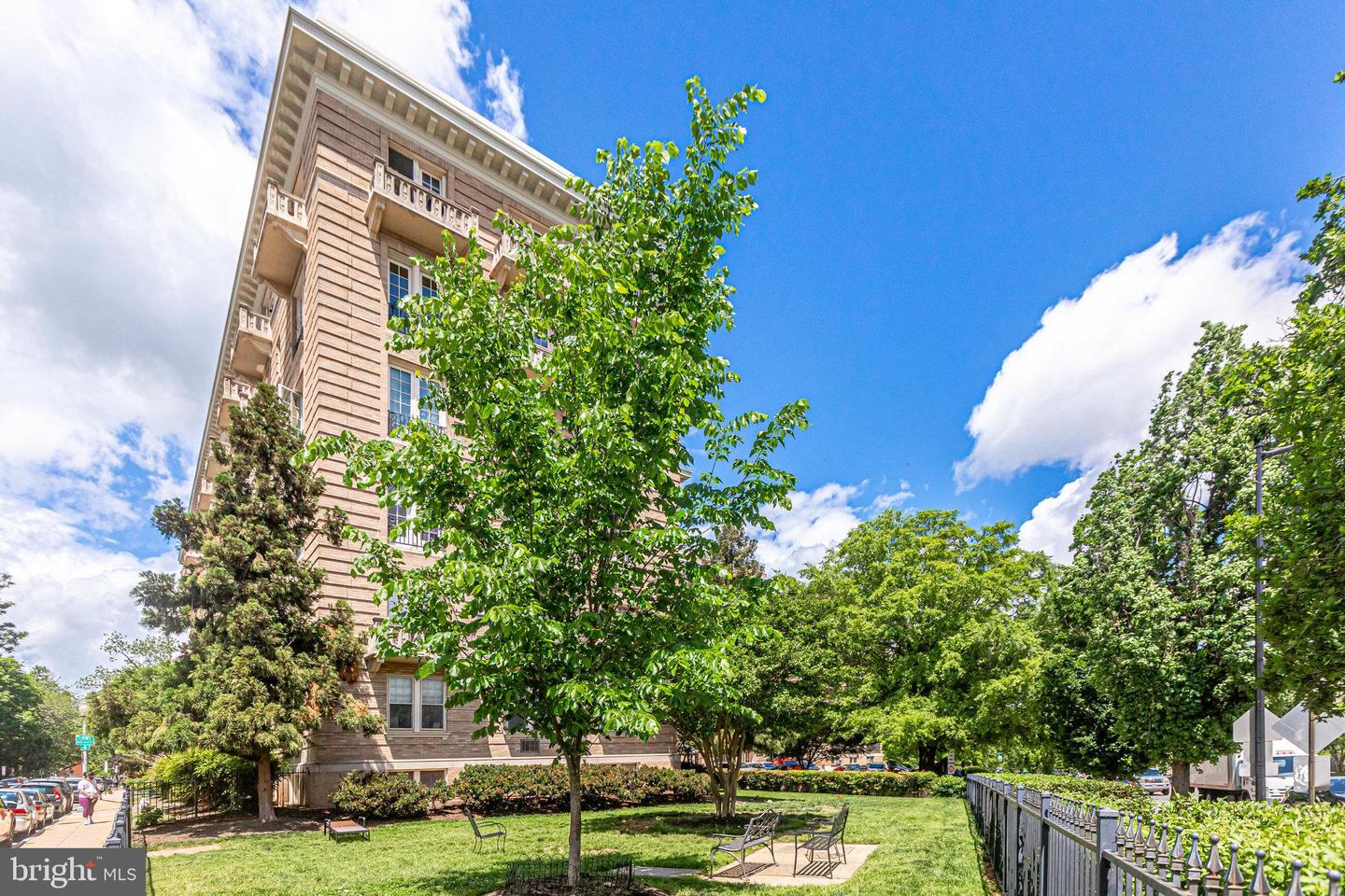 3420 16TH ST NW #102, WASHINGTON, District Of Columbia 20010, 2 Bedrooms Bedrooms, 4 Rooms Rooms,2 BathroomsBathrooms,Residential,For sale,3420 16TH ST NW #102,DCDC2244796 MLS # DCDC2244796