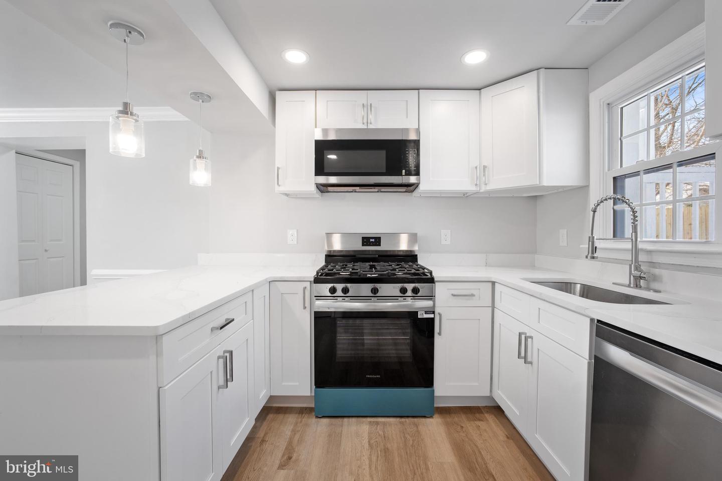 14220 BREMERTON DR, WOODBRIDGE, Virginia 22193, 6 Bedrooms Bedrooms, ,2 BathroomsBathrooms,Residential,For sale,14220 BREMERTON DR,VAPW2112310 MLS # VAPW2112310