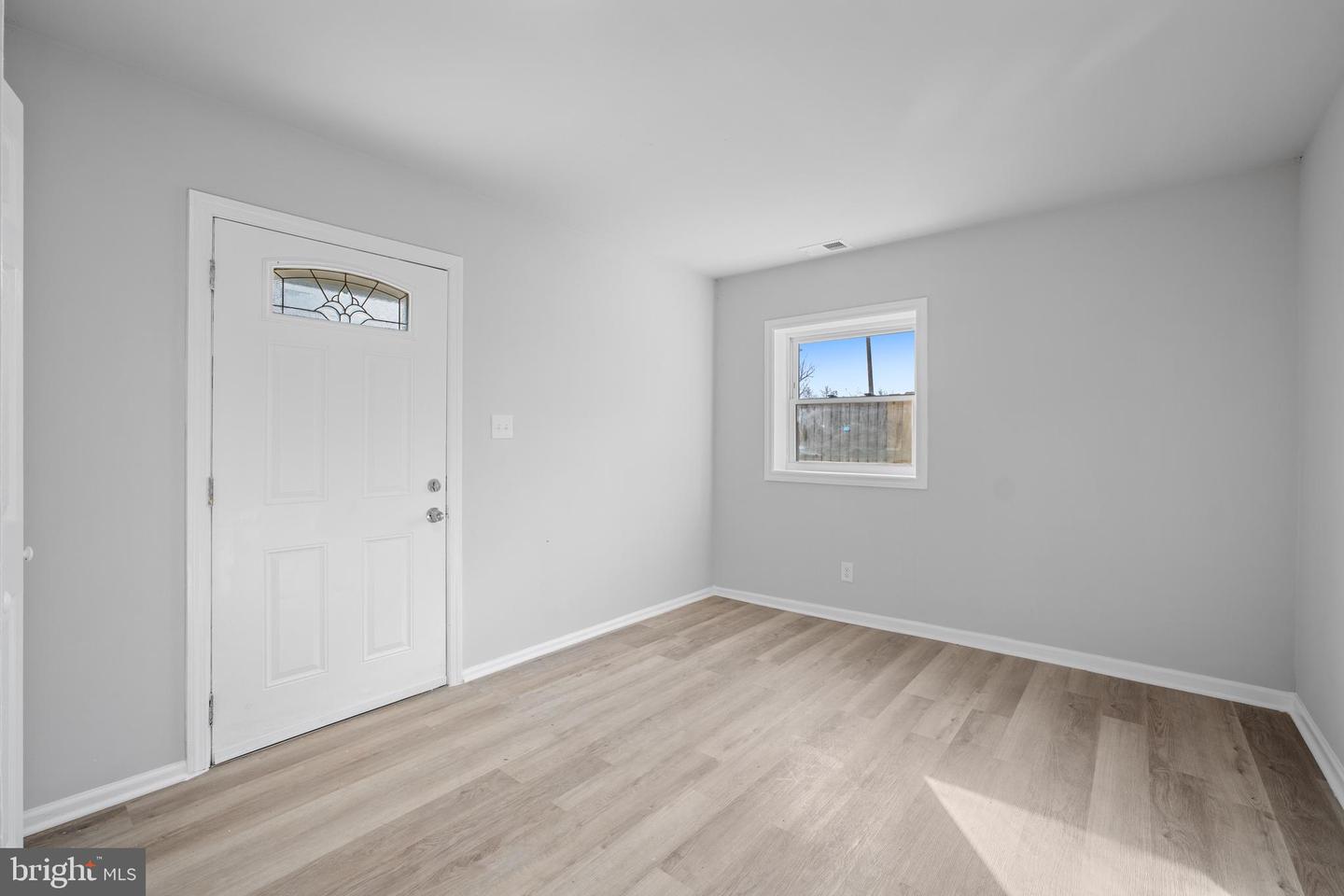 14220 BREMERTON DR, WOODBRIDGE, Virginia 22193, 6 Bedrooms Bedrooms, ,2 BathroomsBathrooms,Residential,For sale,14220 BREMERTON DR,VAPW2112310 MLS # VAPW2112310