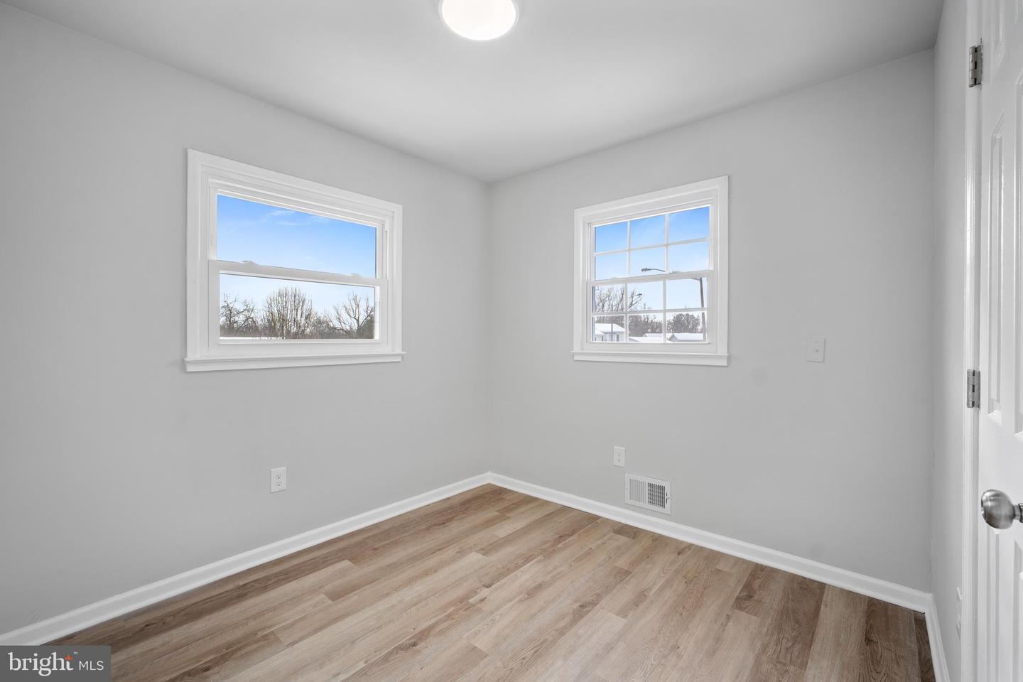 14220 BREMERTON DR, WOODBRIDGE, Virginia 22193, 6 Bedrooms Bedrooms, ,2 BathroomsBathrooms,Residential,For sale,14220 BREMERTON DR,VAPW2112310 MLS # VAPW2112310