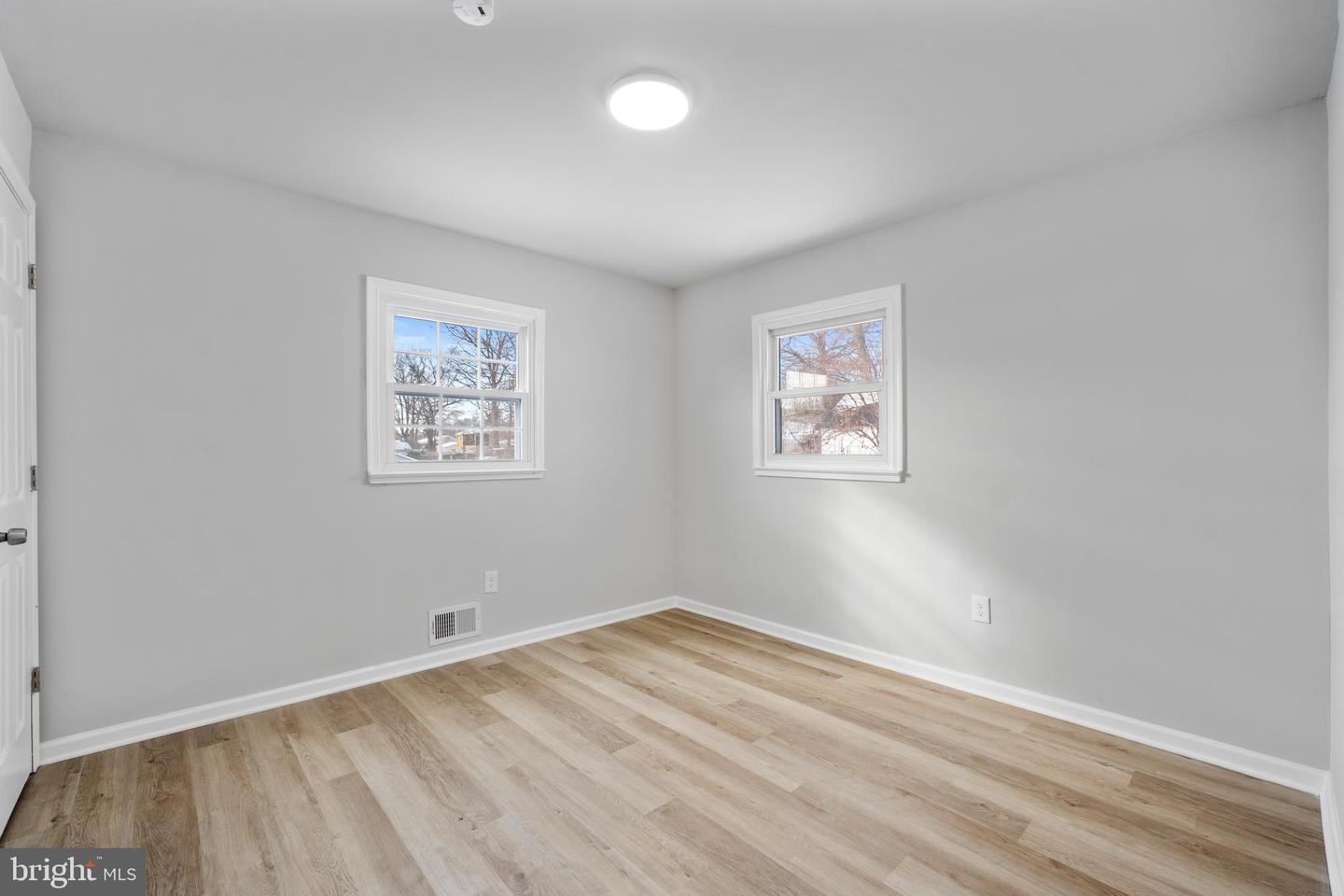 14220 BREMERTON DR, WOODBRIDGE, Virginia 22193, 6 Bedrooms Bedrooms, ,2 BathroomsBathrooms,Residential,For sale,14220 BREMERTON DR,VAPW2112310 MLS # VAPW2112310