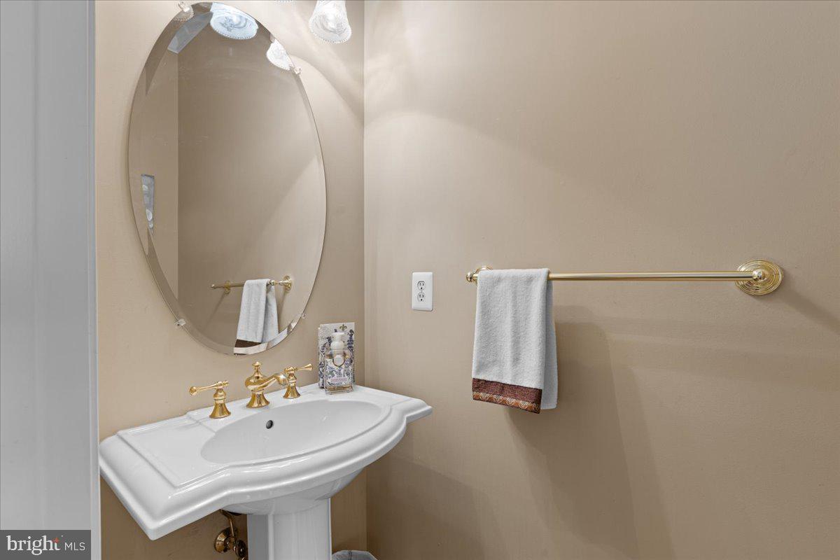 6424 RECREATION LN, FALLS CHURCH, Virginia 22041, 5 Bedrooms Bedrooms, ,5 BathroomsBathrooms,Residential,For sale,6424 RECREATION LN,VAFX2290522 MLS # VAFX2290522