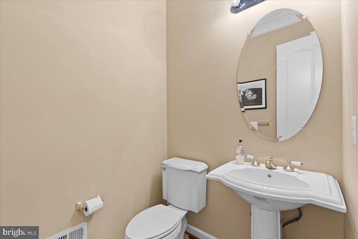 6424 RECREATION LN, FALLS CHURCH, Virginia 22041, 5 Bedrooms Bedrooms, ,5 BathroomsBathrooms,Residential,For sale,6424 RECREATION LN,VAFX2290522 MLS # VAFX2290522