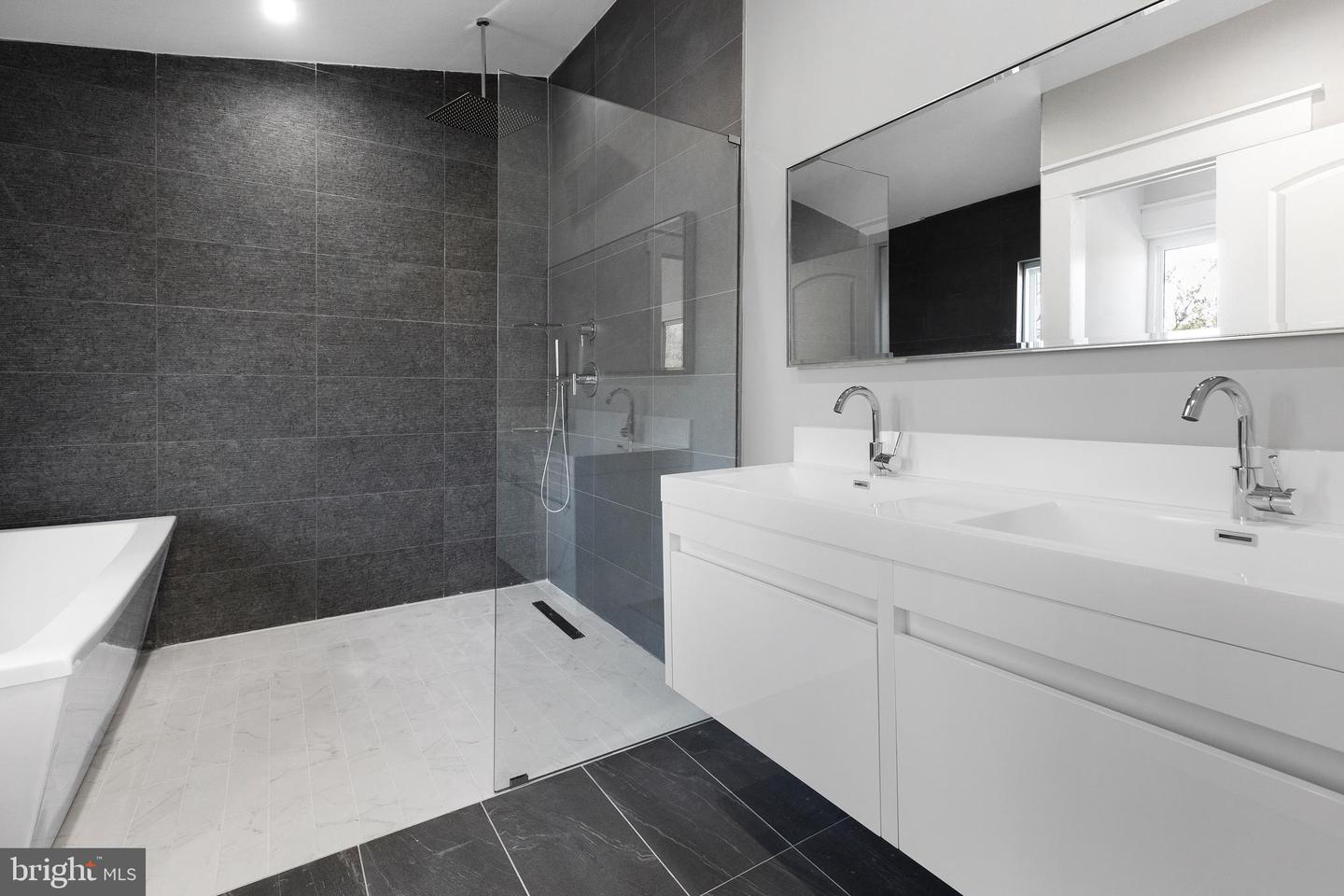 2100 S PIERCE ST, ARLINGTON, Virginia 22202, 5 Bedrooms Bedrooms, ,6 BathroomsBathrooms,Residential,For sale,2100 S PIERCE ST,VAAR2068878 MLS # VAAR2068878