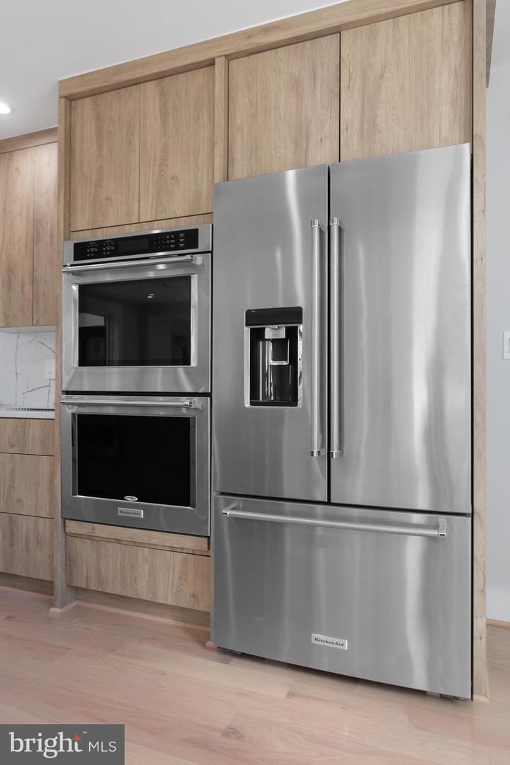 2100 S PIERCE ST, ARLINGTON, Virginia 22202, 5 Bedrooms Bedrooms, ,6 BathroomsBathrooms,Residential,For sale,2100 S PIERCE ST,VAAR2068878 MLS # VAAR2068878