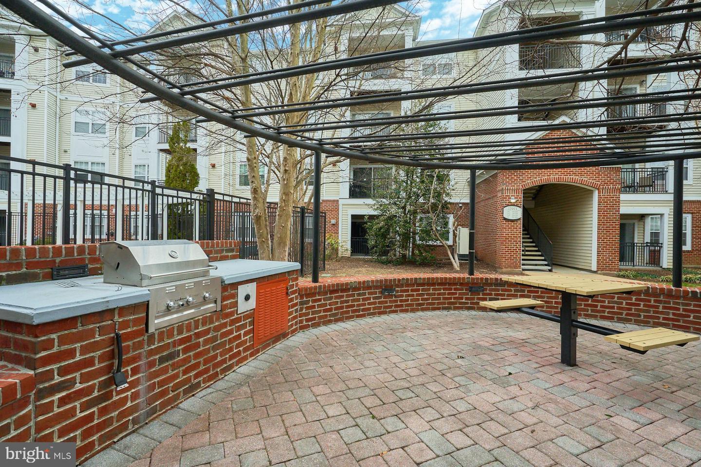 12953 CENTRE PARK CIR #417, HERNDON, Virginia 20171, 2 Bedrooms Bedrooms, ,2 BathroomsBathrooms,Residential,For sale,12953 CENTRE PARK CIR #417,VAFX2291112 MLS # VAFX2291112