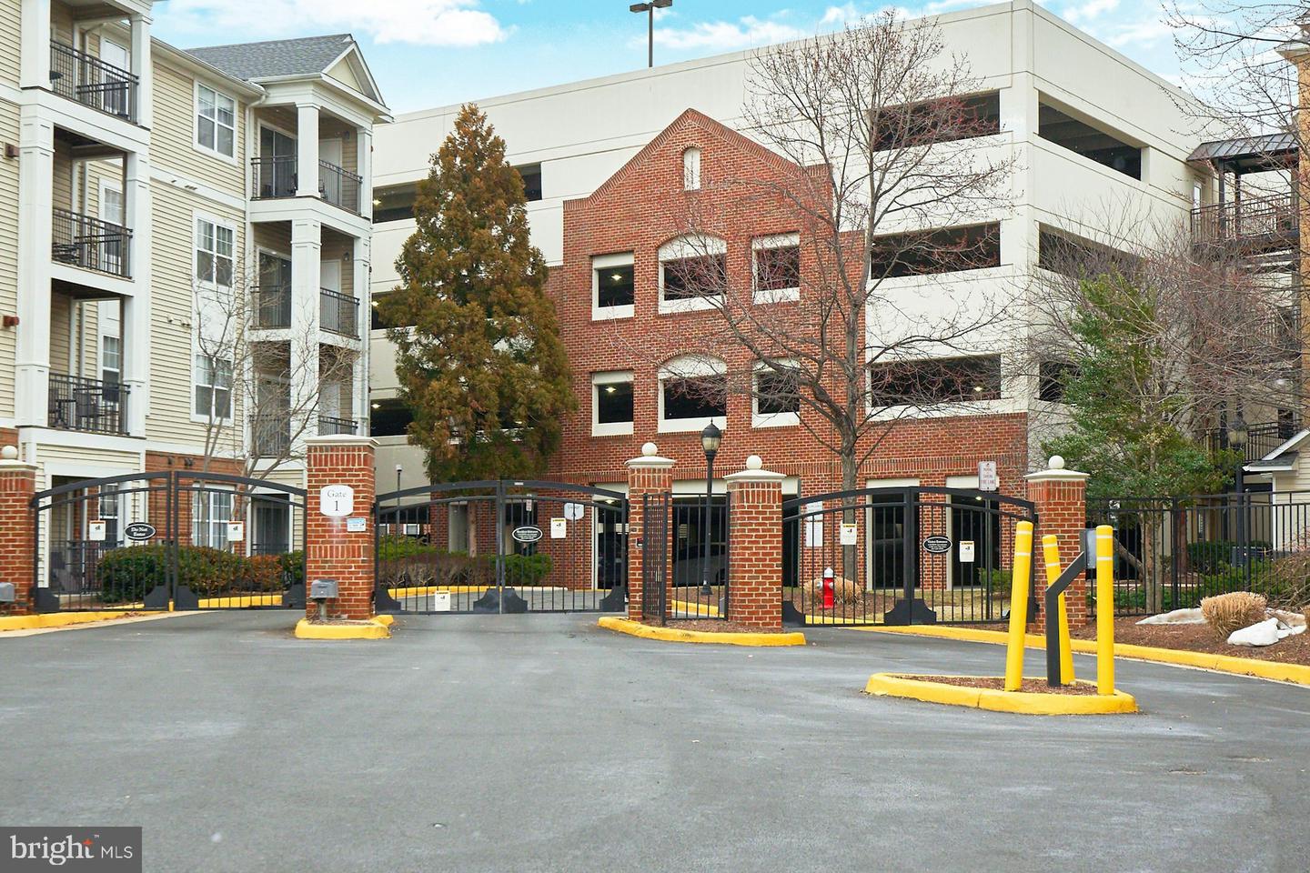 12953 CENTRE PARK CIR #417, HERNDON, Virginia 20171, 2 Bedrooms Bedrooms, ,2 BathroomsBathrooms,Residential,For sale,12953 CENTRE PARK CIR #417,VAFX2291112 MLS # VAFX2291112