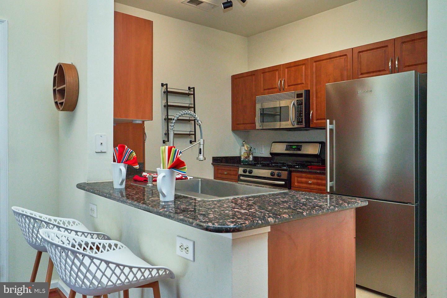 12953 CENTRE PARK CIR #417, HERNDON, Virginia 20171, 2 Bedrooms Bedrooms, ,2 BathroomsBathrooms,Residential,For sale,12953 CENTRE PARK CIR #417,VAFX2291112 MLS # VAFX2291112