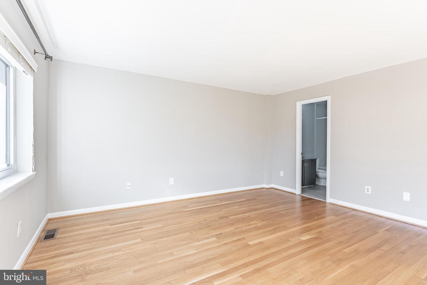 3708-A STEPPES CT, FALLS CHURCH, Virginia 22041, 2 Bedrooms Bedrooms, ,2 BathroomsBathrooms,Residential,For sale,3708-A STEPPES CT,VAFX2291134 MLS # VAFX2291134