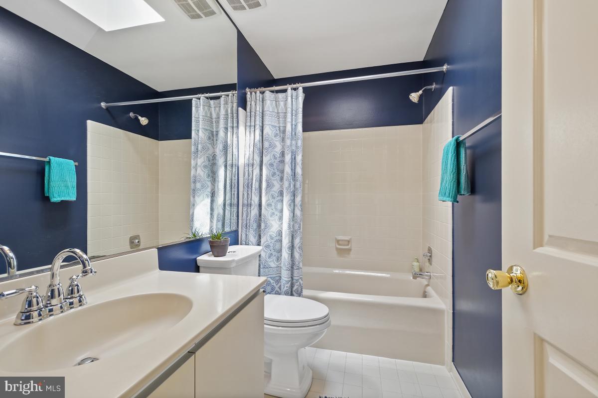 4607 MACARTHUR BLVD NW #B, WASHINGTON, District Of Columbia 20007, 2 Bedrooms Bedrooms, ,2 BathroomsBathrooms,Residential,For sale,4607 MACARTHUR BLVD NW #B,DCDC2246720 MLS # DCDC2246720