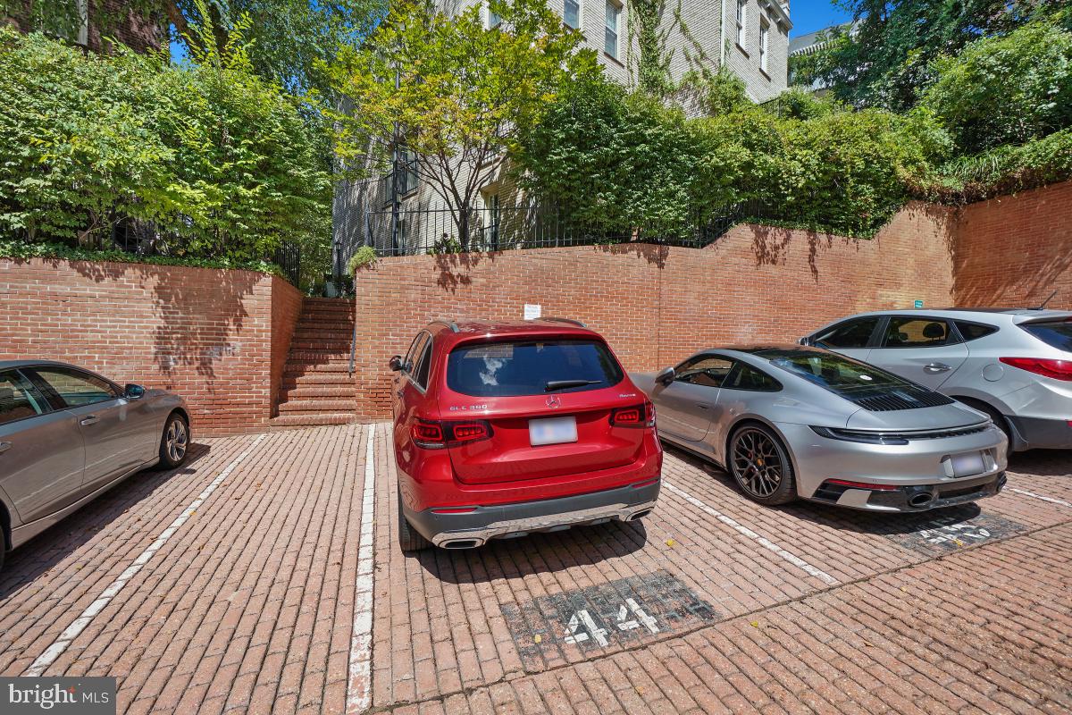 4607 MACARTHUR BLVD NW #B, WASHINGTON, District Of Columbia 20007, 2 Bedrooms Bedrooms, ,2 BathroomsBathrooms,Residential,For sale,4607 MACARTHUR BLVD NW #B,DCDC2246720 MLS # DCDC2246720