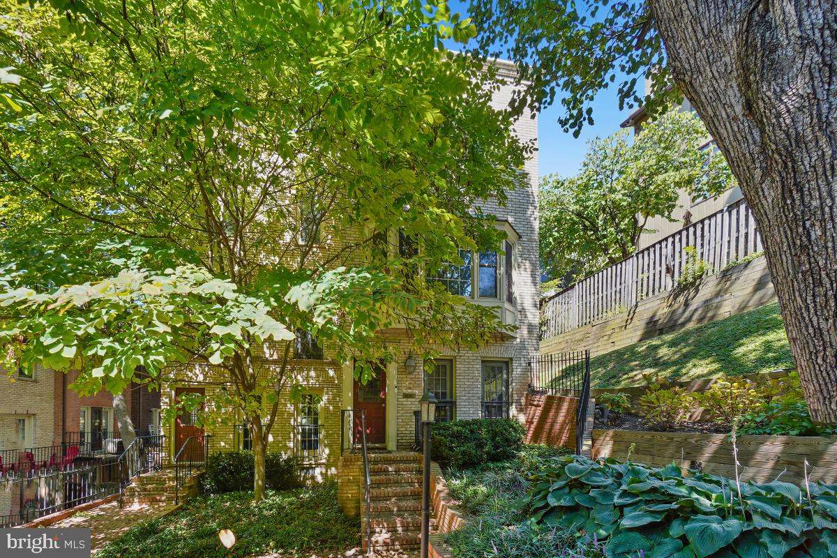 4607 MACARTHUR BLVD NW #B, WASHINGTON, District Of Columbia 20007, 2 Bedrooms Bedrooms, ,2 BathroomsBathrooms,Residential,For sale,4607 MACARTHUR BLVD NW #B,DCDC2246720 MLS # DCDC2246720