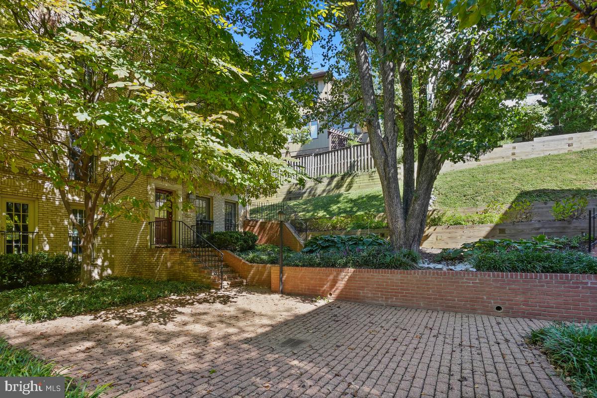 4607 MACARTHUR BLVD NW #B, WASHINGTON, District Of Columbia 20007, 2 Bedrooms Bedrooms, ,2 BathroomsBathrooms,Residential,For sale,4607 MACARTHUR BLVD NW #B,DCDC2246720 MLS # DCDC2246720