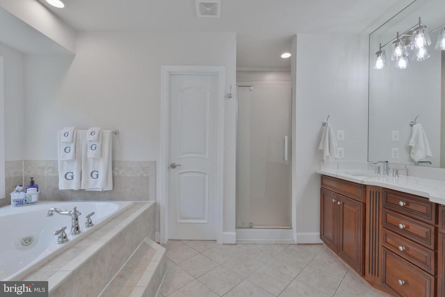 6237 WASHINGTON BLVD, ARLINGTON, Virginia 22205, 5 Bedrooms Bedrooms, ,4 BathroomsBathrooms,Residential,For sale,6237 WASHINGTON BLVD,VAAR2069128 MLS # VAAR2069128