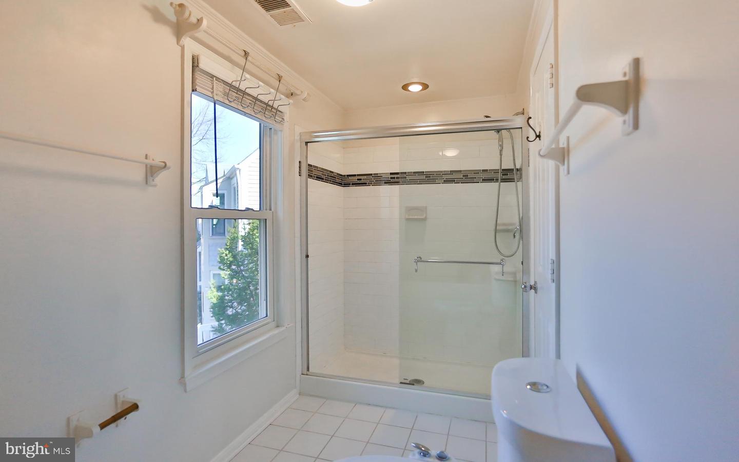 5837 NORHAM DR, ALEXANDRIA, Virginia 22315, 2 Bedrooms Bedrooms, ,2 BathroomsBathrooms,Residential,For sale,5837 NORHAM DR,VAFX2292136 MLS # VAFX2292136