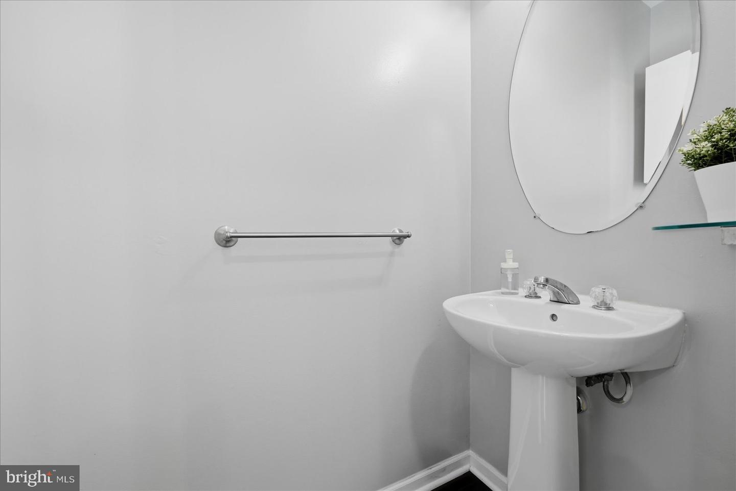 42811 SYKES TER, CHANTILLY, Virginia 20152, 4 Bedrooms Bedrooms, ,2 BathroomsBathrooms,Residential,For sale,42811 SYKES TER,VALO2116496 MLS # VALO2116496