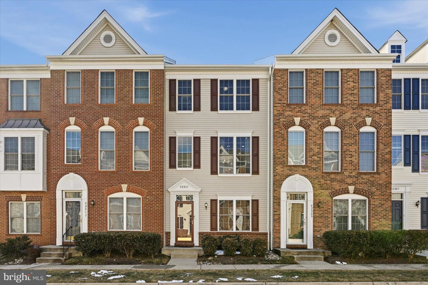 42811 SYKES TER, CHANTILLY, Virginia 20152, 4 Bedrooms Bedrooms, ,2 BathroomsBathrooms,Residential,For sale,42811 SYKES TER,VALO2116496 MLS # VALO2116496