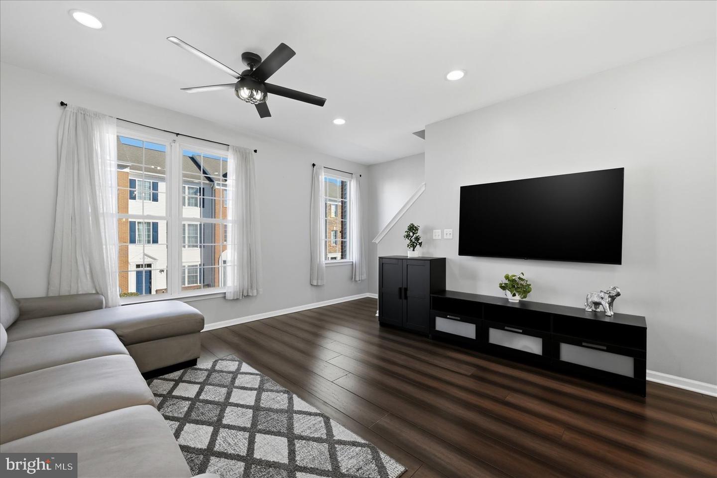 42811 SYKES TER, CHANTILLY, Virginia 20152, 4 Bedrooms Bedrooms, ,2 BathroomsBathrooms,Residential,For sale,42811 SYKES TER,VALO2116496 MLS # VALO2116496