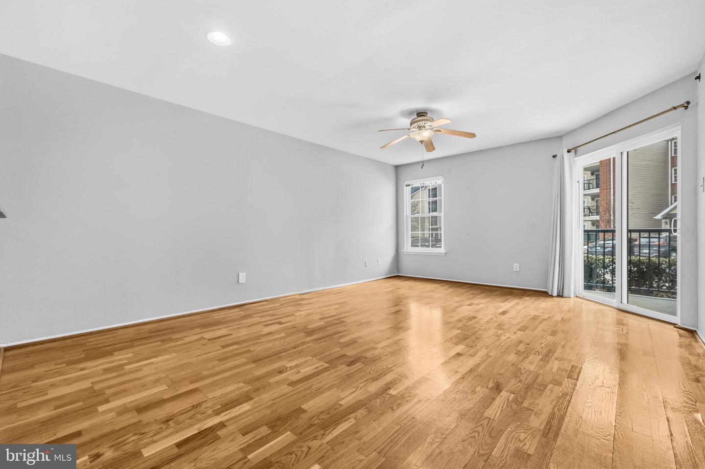 3307 WYNDHAM CIR #1160, ALEXANDRIA, Virginia 22302, 1 Bedroom Bedrooms, ,1 BathroomBathrooms,Residential,For sale,3307 WYNDHAM CIR #1160,VAAX2054400 MLS # VAAX2054400