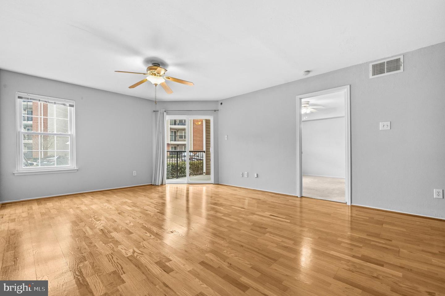 3307 WYNDHAM CIR #1160, ALEXANDRIA, Virginia 22302, 1 Bedroom Bedrooms, ,1 BathroomBathrooms,Residential,For sale,3307 WYNDHAM CIR #1160,VAAX2054400 MLS # VAAX2054400