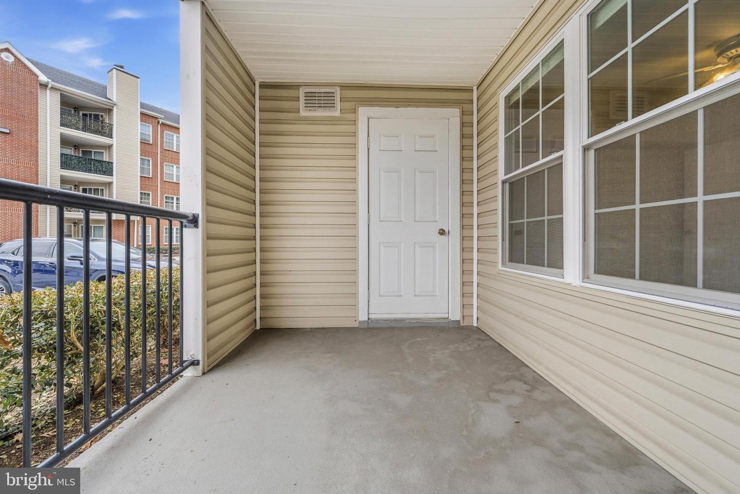 3307 WYNDHAM CIR #1160, ALEXANDRIA, Virginia 22302, 1 Bedroom Bedrooms, ,1 BathroomBathrooms,Residential,For sale,3307 WYNDHAM CIR #1160,VAAX2054400 MLS # VAAX2054400