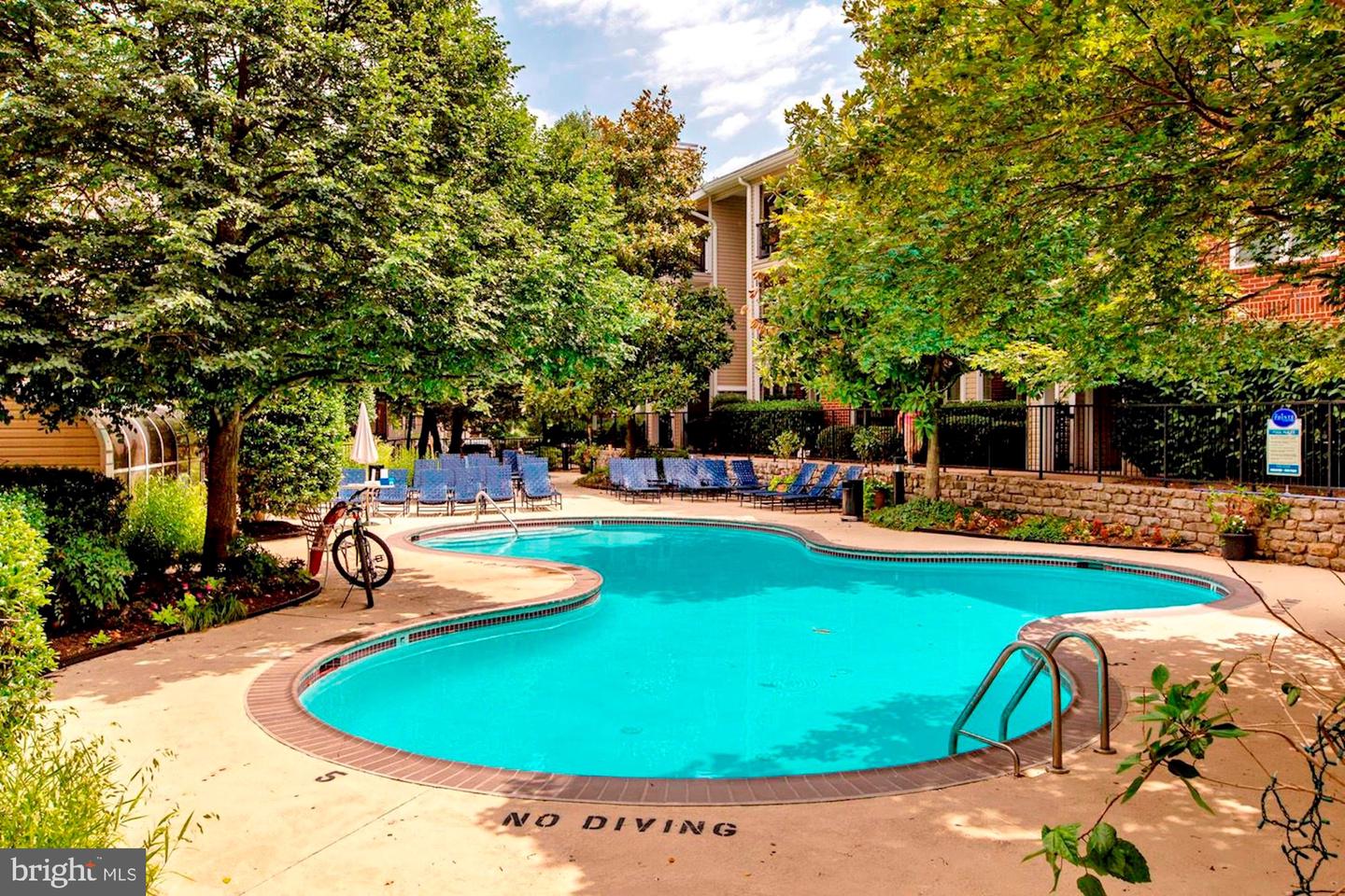 3307 WYNDHAM CIR #1160, ALEXANDRIA, Virginia 22302, 1 Bedroom Bedrooms, ,1 BathroomBathrooms,Residential,For sale,3307 WYNDHAM CIR #1160,VAAX2054400 MLS # VAAX2054400