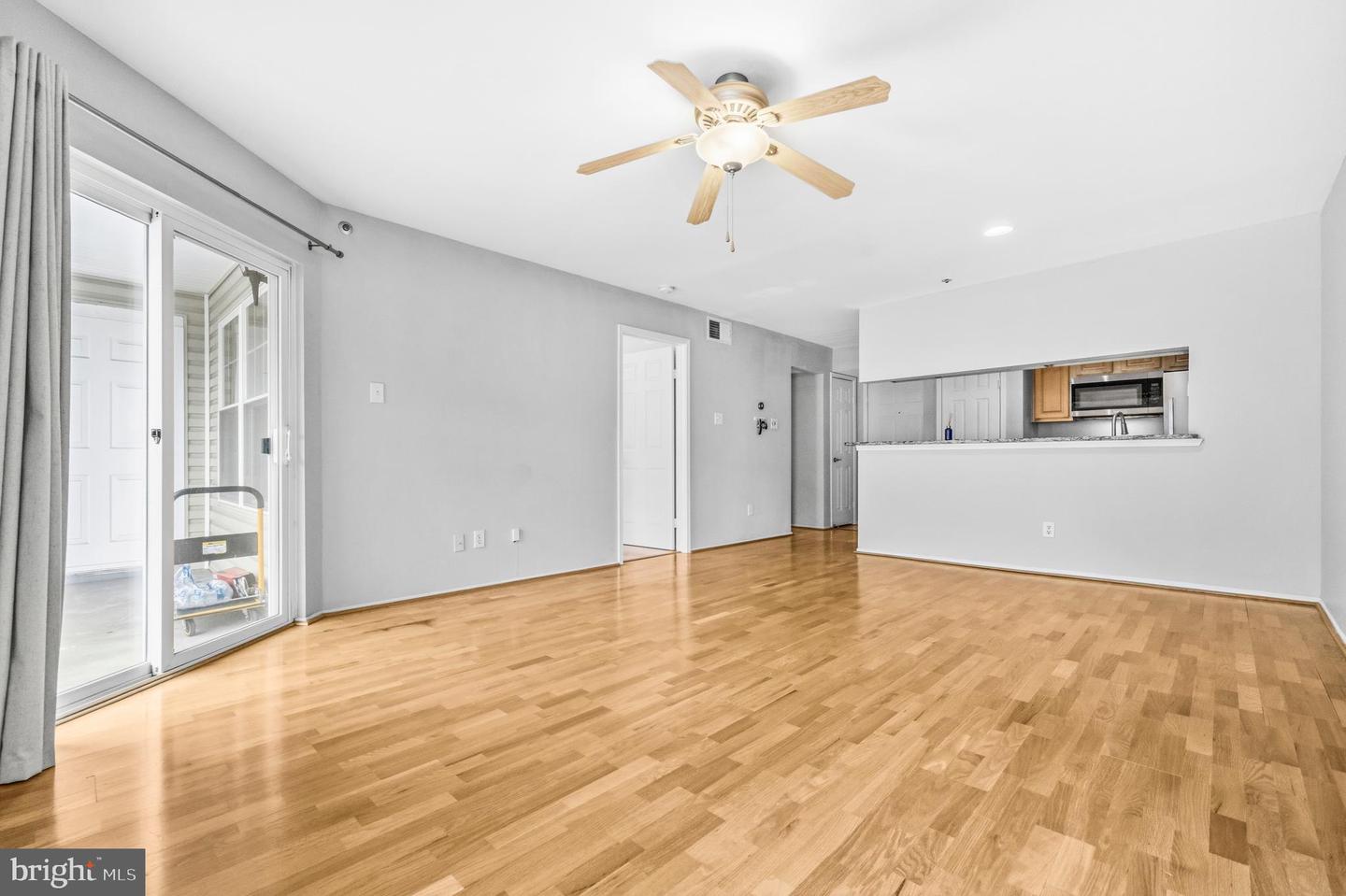 3307 WYNDHAM CIR #1160, ALEXANDRIA, Virginia 22302, 1 Bedroom Bedrooms, ,1 BathroomBathrooms,Residential,For sale,3307 WYNDHAM CIR #1160,VAAX2054400 MLS # VAAX2054400