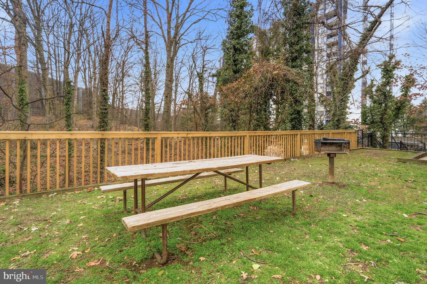 3307 WYNDHAM CIR #1160, ALEXANDRIA, Virginia 22302, 1 Bedroom Bedrooms, ,1 BathroomBathrooms,Residential,For sale,3307 WYNDHAM CIR #1160,VAAX2054400 MLS # VAAX2054400