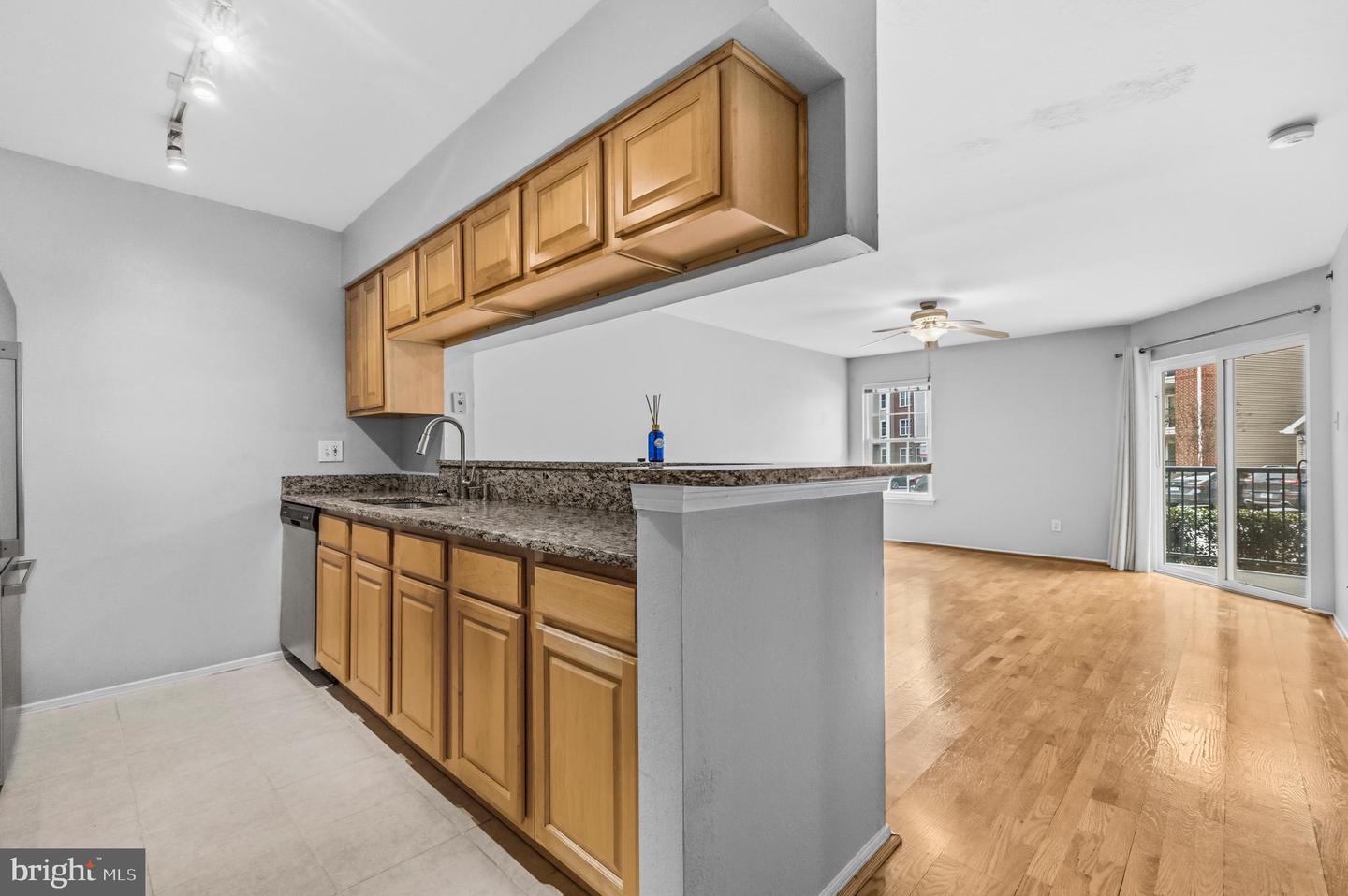 3307 WYNDHAM CIR #1160, ALEXANDRIA, Virginia 22302, 1 Bedroom Bedrooms, ,1 BathroomBathrooms,Residential,For sale,3307 WYNDHAM CIR #1160,VAAX2054400 MLS # VAAX2054400