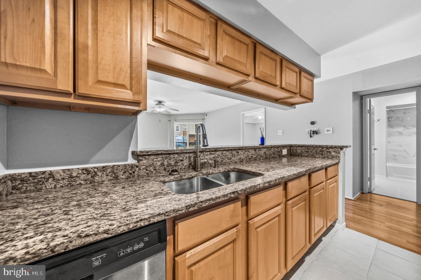 3307 WYNDHAM CIR #1160, ALEXANDRIA, Virginia 22302, 1 Bedroom Bedrooms, ,1 BathroomBathrooms,Residential,For sale,3307 WYNDHAM CIR #1160,VAAX2054400 MLS # VAAX2054400