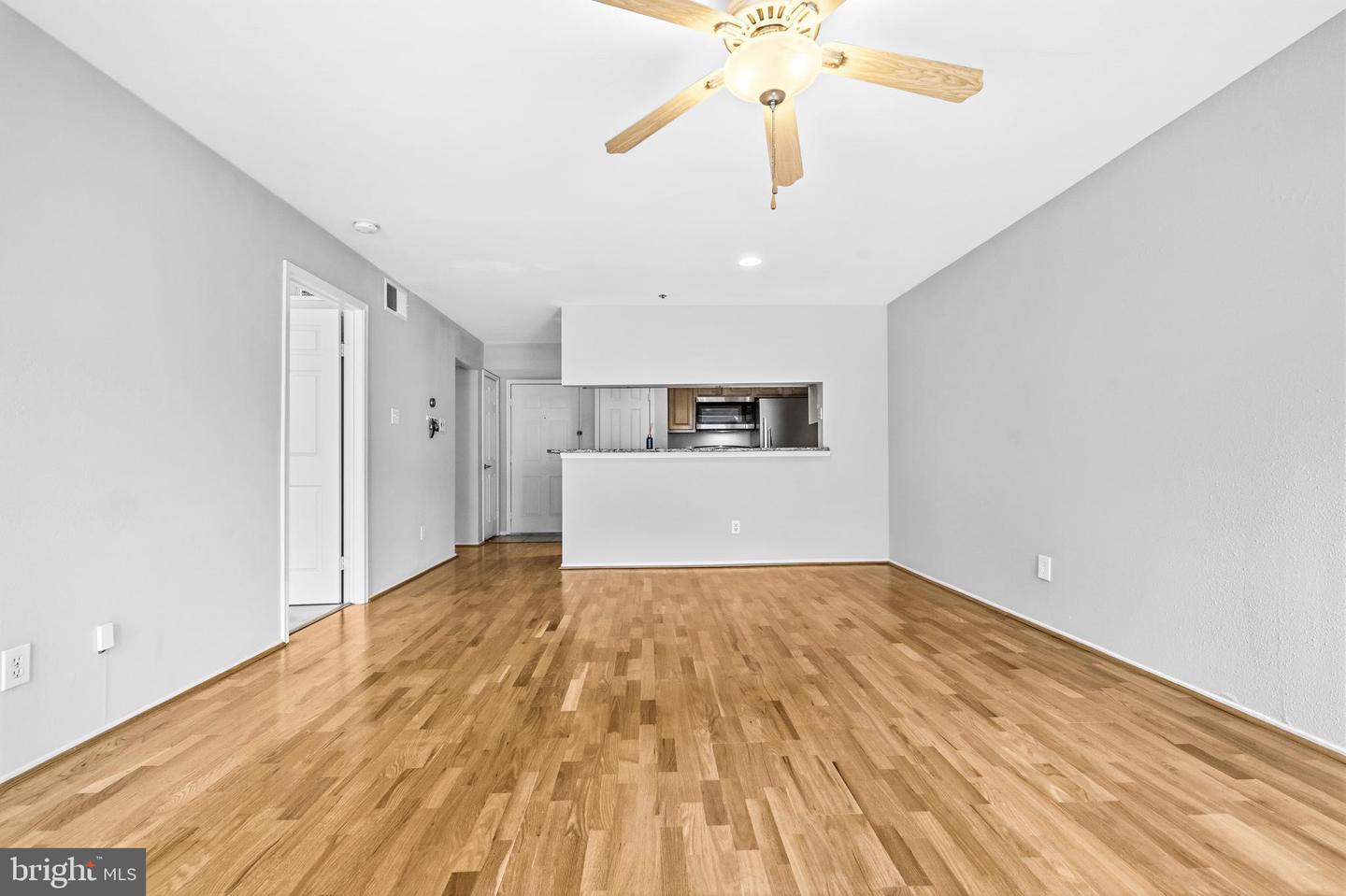 3307 WYNDHAM CIR #1160, ALEXANDRIA, Virginia 22302, 1 Bedroom Bedrooms, ,1 BathroomBathrooms,Residential,For sale,3307 WYNDHAM CIR #1160,VAAX2054400 MLS # VAAX2054400