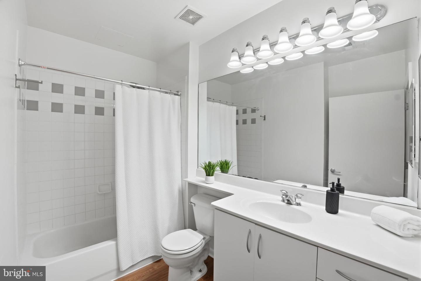 1300 N ST NW #207, WASHINGTON, District Of Columbia 20005, 1 Bedroom Bedrooms, ,1 BathroomBathrooms,Residential,For sale,1300 N ST NW #207,DCDC2247594 MLS # DCDC2247594 1300 N ST NW #207, WASHINGTON, District Of Columbia 20005, 1 Bedroom Bedrooms, ,1 BathroomBathrooms,Residential,For sale,1300 N ST NW #207,DCDC2247594 MLS # DCDC2247594