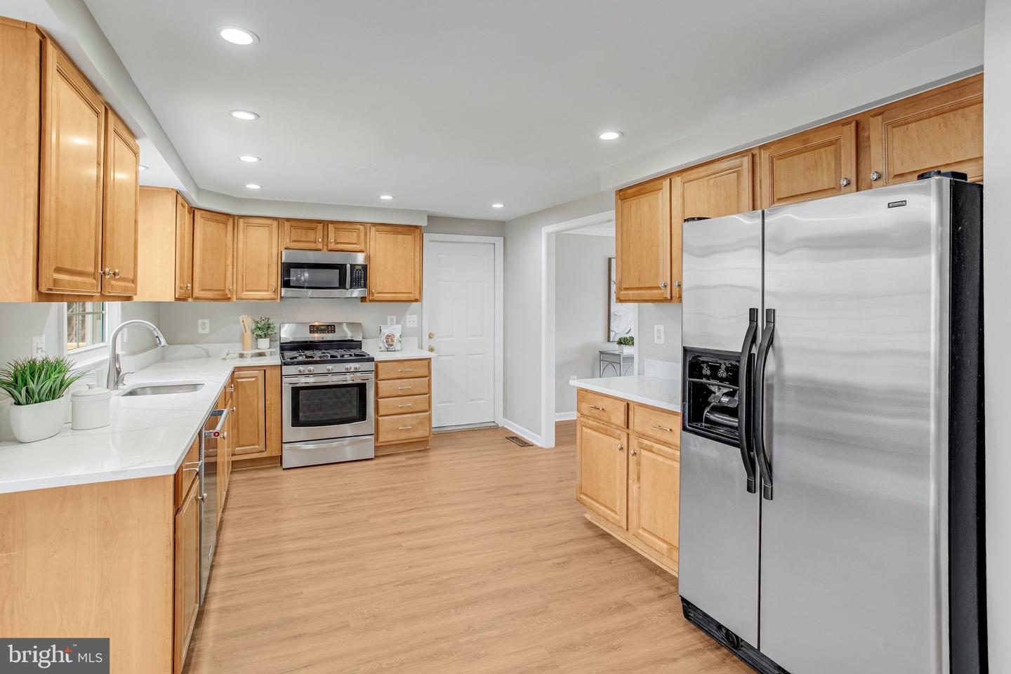 9824 FOSBAK DR, VIENNA, Virginia 22182, 4 Bedrooms Bedrooms, ,3 BathroomsBathrooms,Residential,For sale,9824 FOSBAK DR,VAFX2292752 MLS # VAFX2292752