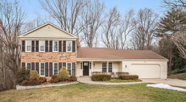 9824 FOSBAK DR, VIENNA, Virginia 22182, 4 Bedrooms Bedrooms, ,3 BathroomsBathrooms,Residential,For sale,9824 FOSBAK DR,VAFX2292752 MLS # VAFX2292752