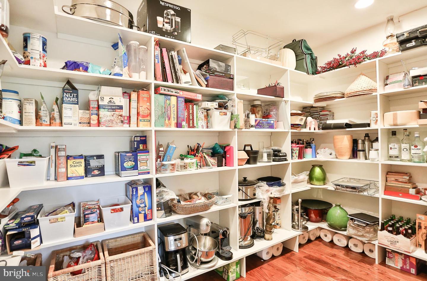 6329 LINWAY TER, MCLEAN, Virginia 22101, 8 Bedrooms Bedrooms, ,7 BathroomsBathrooms,Residential,For sale,6329 LINWAY TER,VAFX2293346 MLS # VAFX2293346