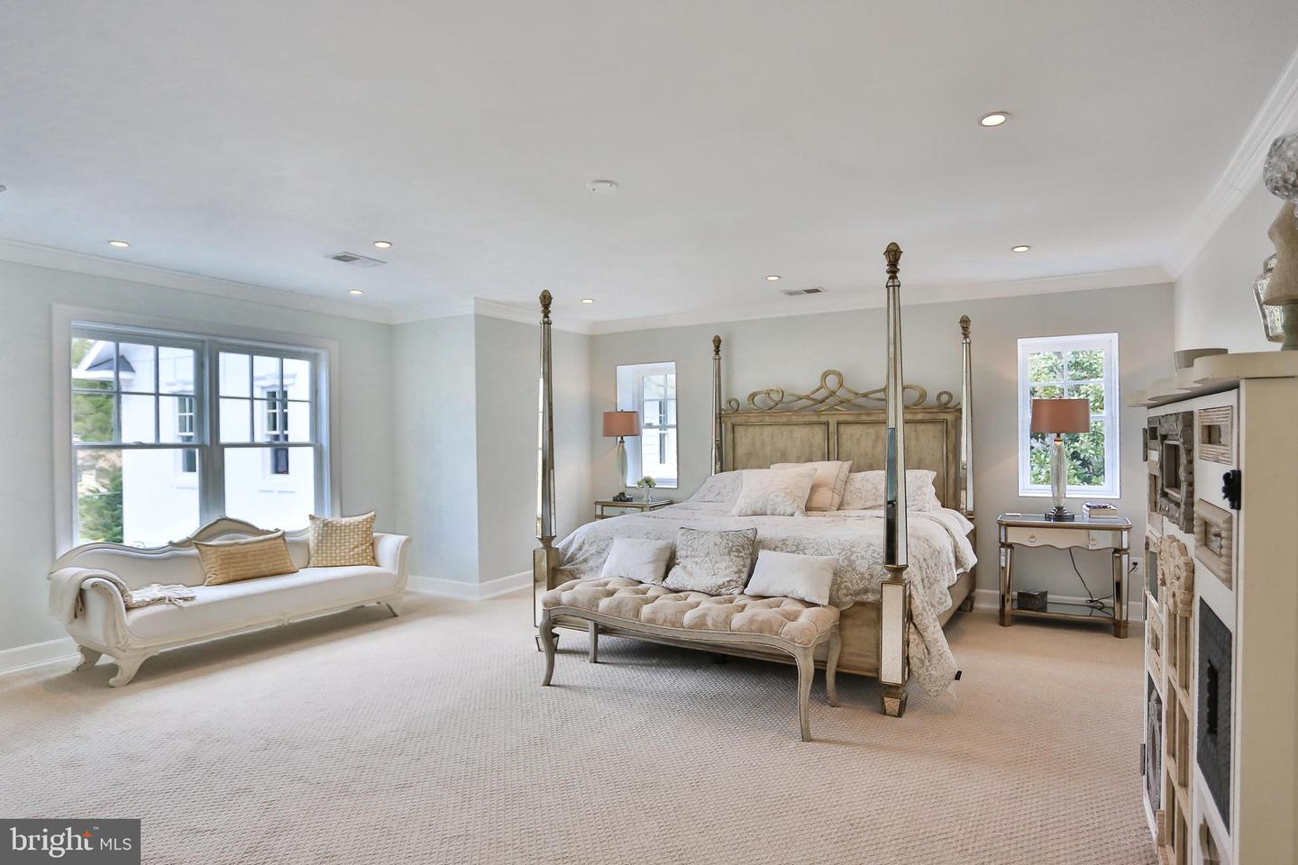 6329 LINWAY TER, MCLEAN, Virginia 22101, 8 Bedrooms Bedrooms, ,7 BathroomsBathrooms,Residential,For sale,6329 LINWAY TER,VAFX2293346 MLS # VAFX2293346