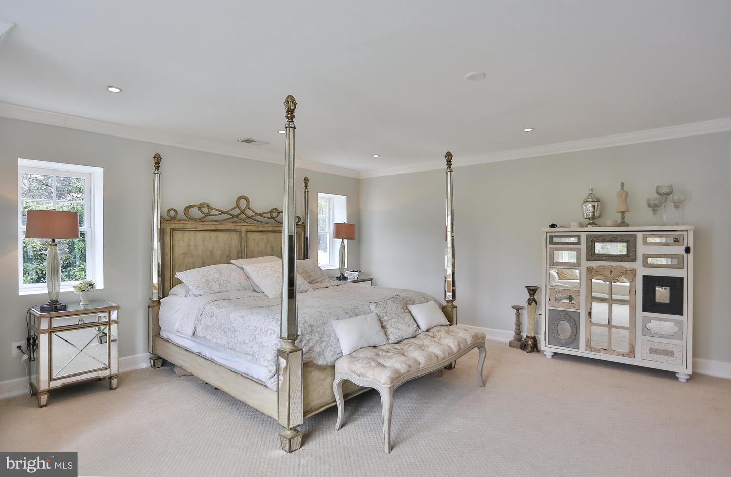 6329 LINWAY TER, MCLEAN, Virginia 22101, 8 Bedrooms Bedrooms, ,7 BathroomsBathrooms,Residential,For sale,6329 LINWAY TER,VAFX2293346 MLS # VAFX2293346