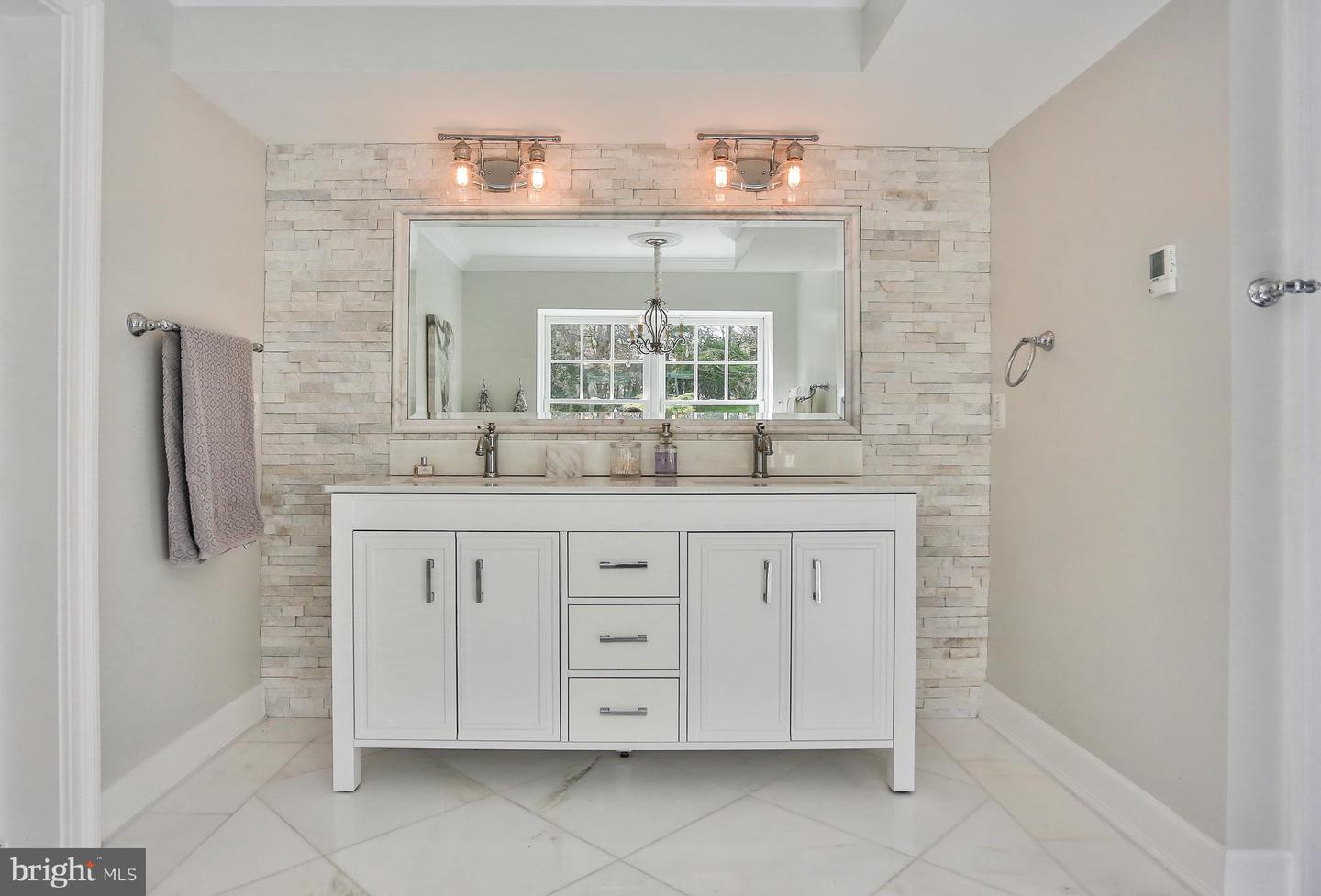 6329 LINWAY TER, MCLEAN, Virginia 22101, 8 Bedrooms Bedrooms, ,7 BathroomsBathrooms,Residential,For sale,6329 LINWAY TER,VAFX2293346 MLS # VAFX2293346