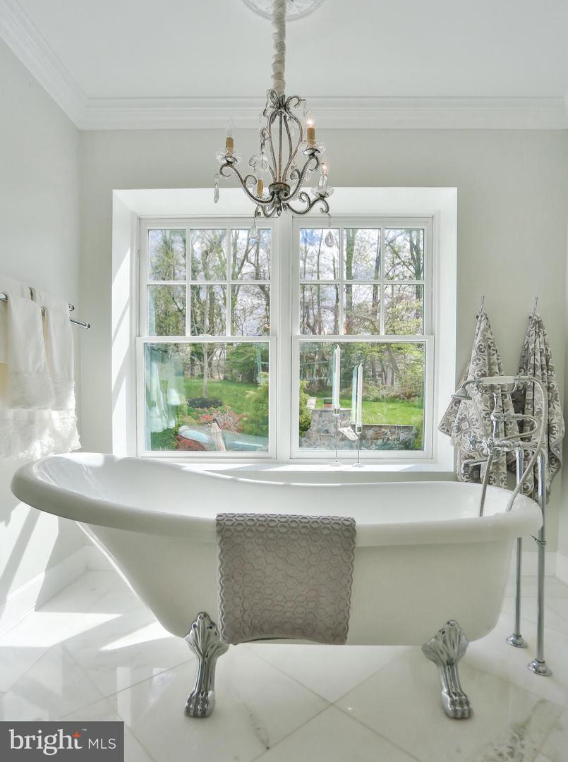 6329 LINWAY TER, MCLEAN, Virginia 22101, 8 Bedrooms Bedrooms, ,7 BathroomsBathrooms,Residential,For sale,6329 LINWAY TER,VAFX2293346 MLS # VAFX2293346