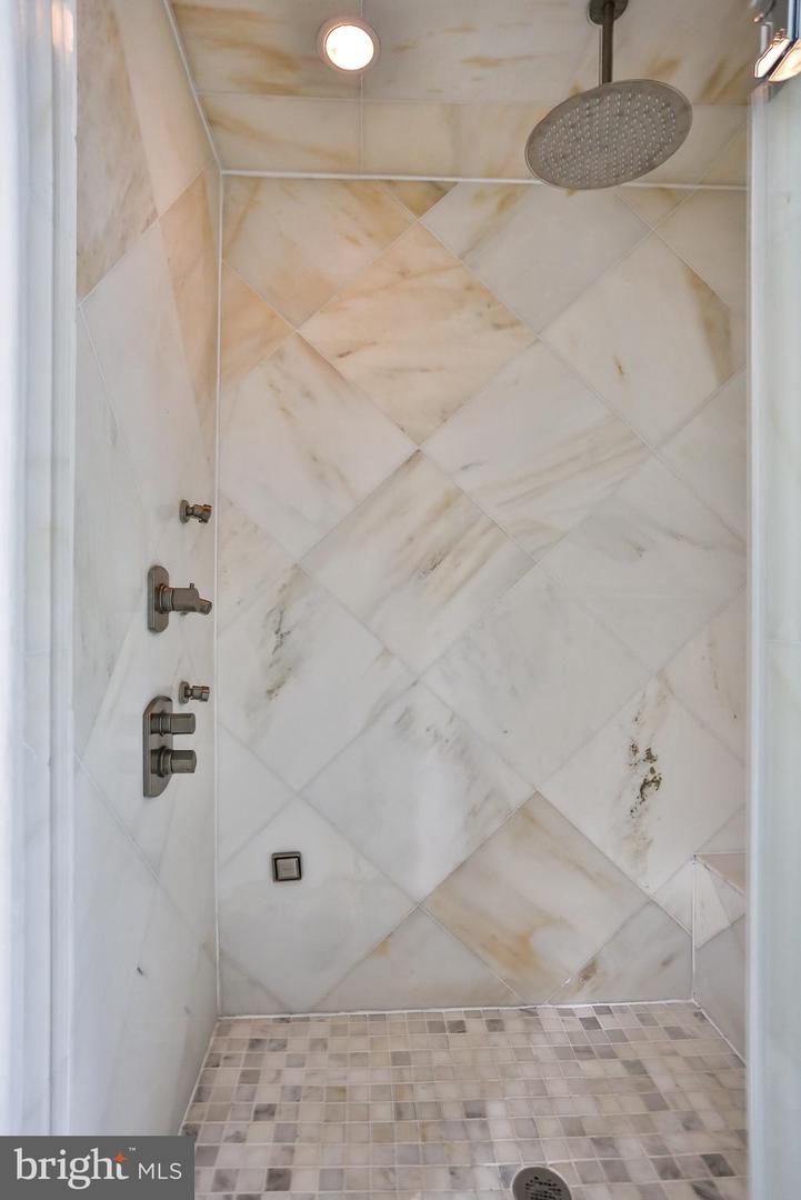 6329 LINWAY TER, MCLEAN, Virginia 22101, 8 Bedrooms Bedrooms, ,7 BathroomsBathrooms,Residential,For sale,6329 LINWAY TER,VAFX2293346 MLS # VAFX2293346