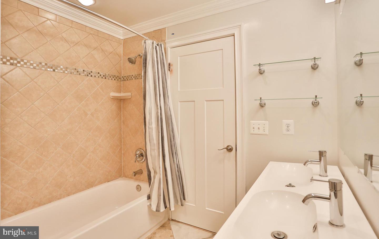 6329 LINWAY TER, MCLEAN, Virginia 22101, 8 Bedrooms Bedrooms, ,7 BathroomsBathrooms,Residential,For sale,6329 LINWAY TER,VAFX2293346 MLS # VAFX2293346