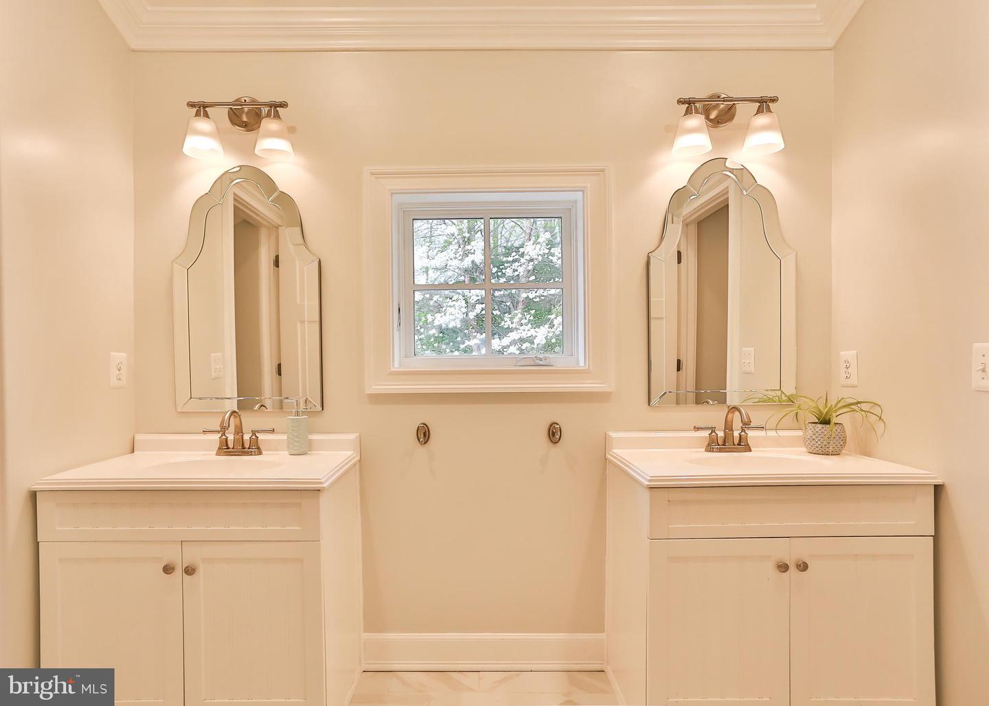 6329 LINWAY TER, MCLEAN, Virginia 22101, 8 Bedrooms Bedrooms, ,7 BathroomsBathrooms,Residential,For sale,6329 LINWAY TER,VAFX2293346 MLS # VAFX2293346