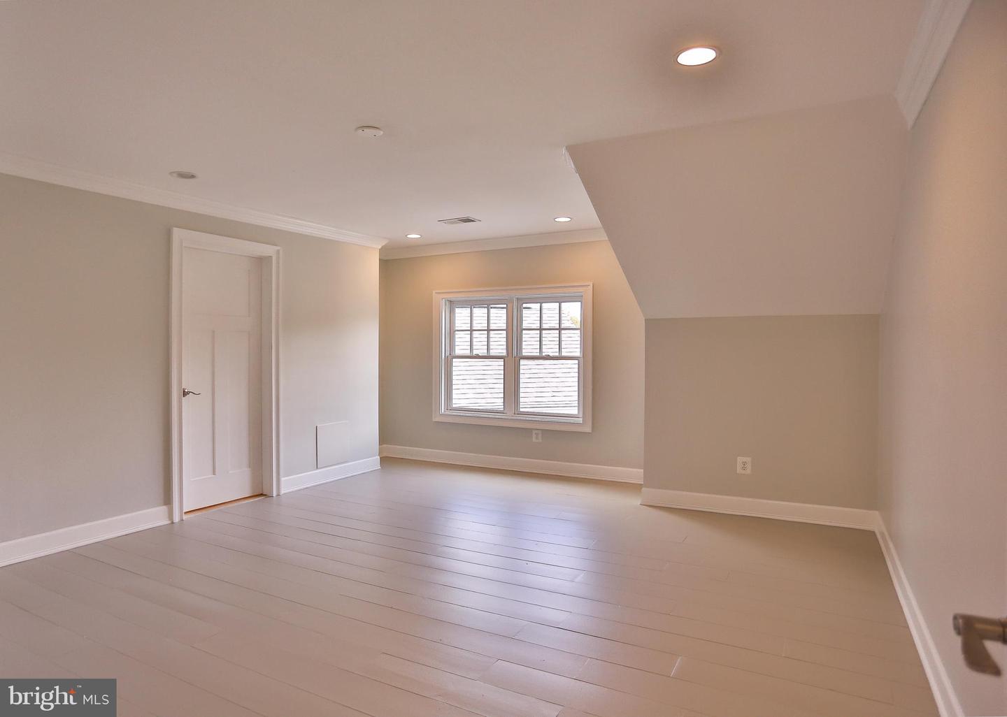 6329 LINWAY TER, MCLEAN, Virginia 22101, 8 Bedrooms Bedrooms, ,7 BathroomsBathrooms,Residential,For sale,6329 LINWAY TER,VAFX2293346 MLS # VAFX2293346