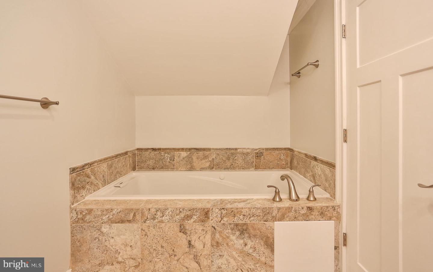 6329 LINWAY TER, MCLEAN, Virginia 22101, 8 Bedrooms Bedrooms, ,7 BathroomsBathrooms,Residential,For sale,6329 LINWAY TER,VAFX2293346 MLS # VAFX2293346