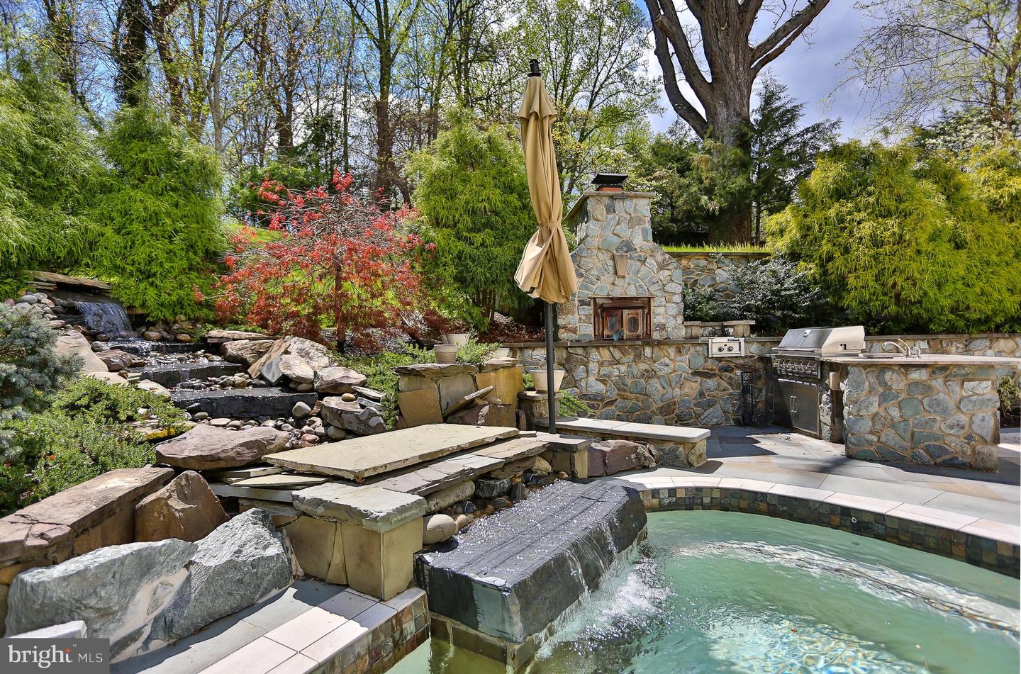 6329 LINWAY TER, MCLEAN, Virginia 22101, 8 Bedrooms Bedrooms, ,7 BathroomsBathrooms,Residential,For sale,6329 LINWAY TER,VAFX2293346 MLS # VAFX2293346