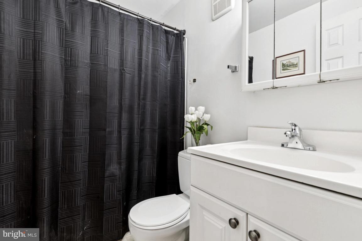 2405 TATNUCK CT, HERNDON, Virginia 20171, 5 Bedrooms Bedrooms, ,3 BathroomsBathrooms,Residential,For sale,2405 TATNUCK CT,VAFX2293528 MLS # VAFX2293528