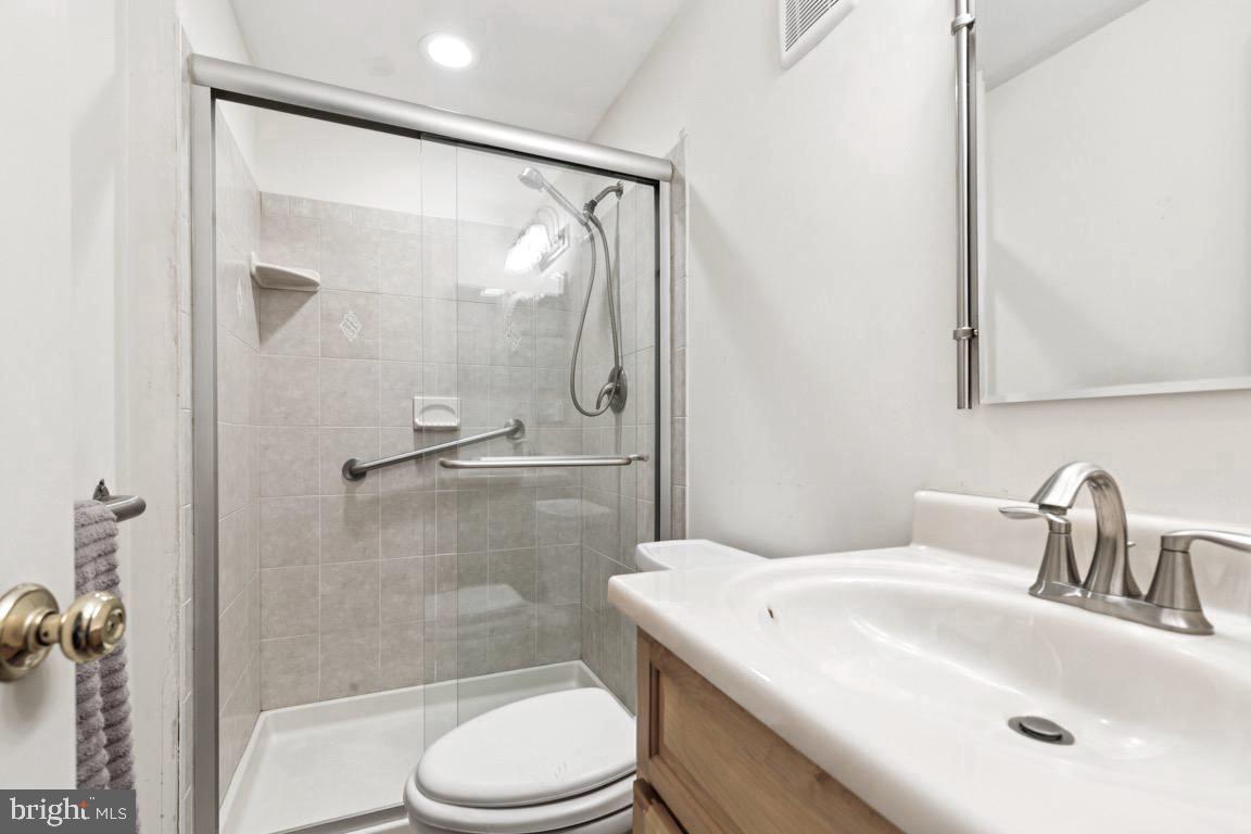 2405 TATNUCK CT, HERNDON, Virginia 20171, 5 Bedrooms Bedrooms, ,3 BathroomsBathrooms,Residential,For sale,2405 TATNUCK CT,VAFX2293528 MLS # VAFX2293528