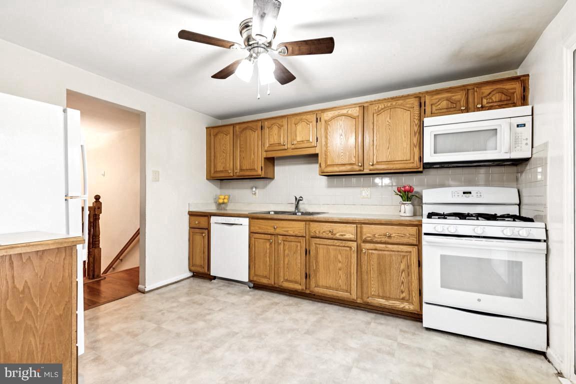 2405 TATNUCK CT, HERNDON, Virginia 20171, 5 Bedrooms Bedrooms, ,3 BathroomsBathrooms,Residential,For sale,2405 TATNUCK CT,VAFX2293528 MLS # VAFX2293528