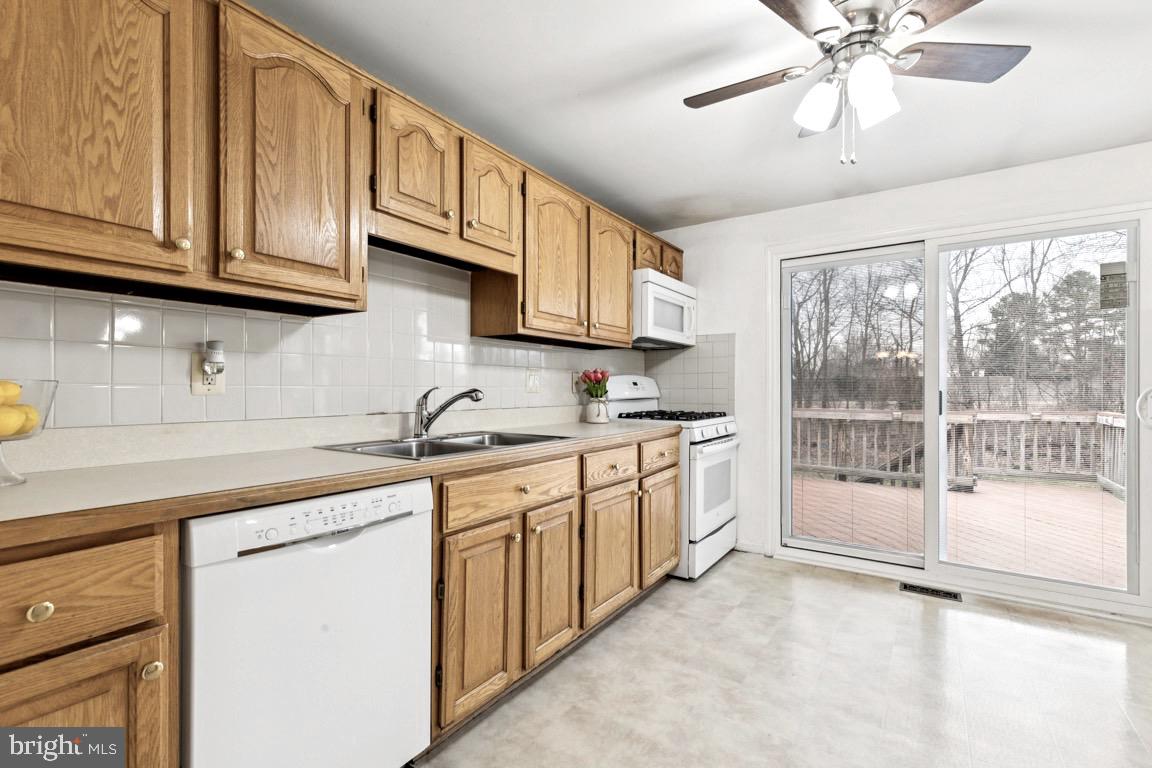 2405 TATNUCK CT, HERNDON, Virginia 20171, 5 Bedrooms Bedrooms, ,3 BathroomsBathrooms,Residential,For sale,2405 TATNUCK CT,VAFX2293528 MLS # VAFX2293528