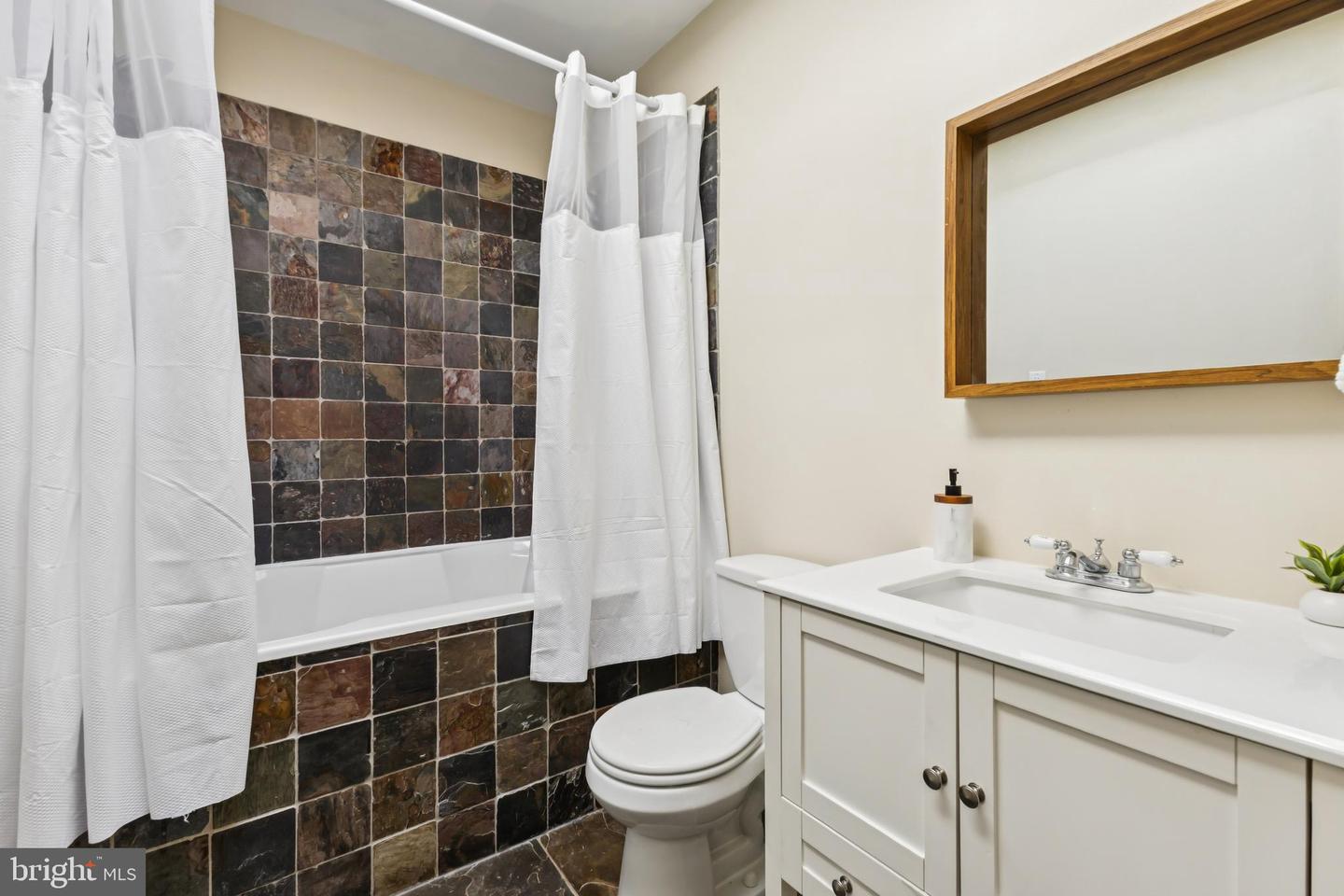 226 RHODE ISLAND AVE NW, WASHINGTON, District Of Columbia 20001, 4 Bedrooms Bedrooms, ,3 BathroomsBathrooms,Residential,For sale,226 RHODE ISLAND AVE NW,DCDC2248454 MLS # DCDC2248454